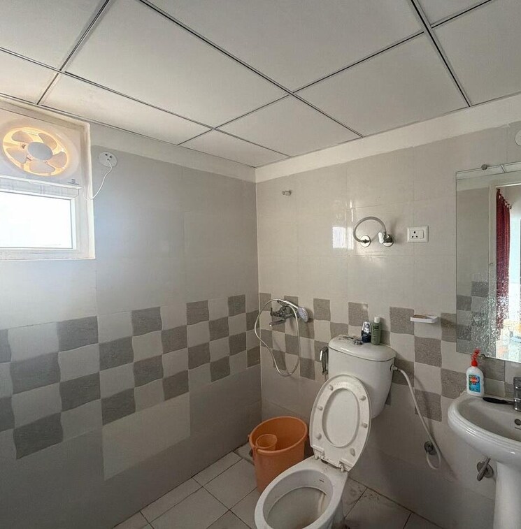 Bathroom, gaur-yamuna-city-16th-park-view 2 Bedroom 1270 Sq.Ft. Apartment In Gaur Yamuna City Greater Noida 9864101