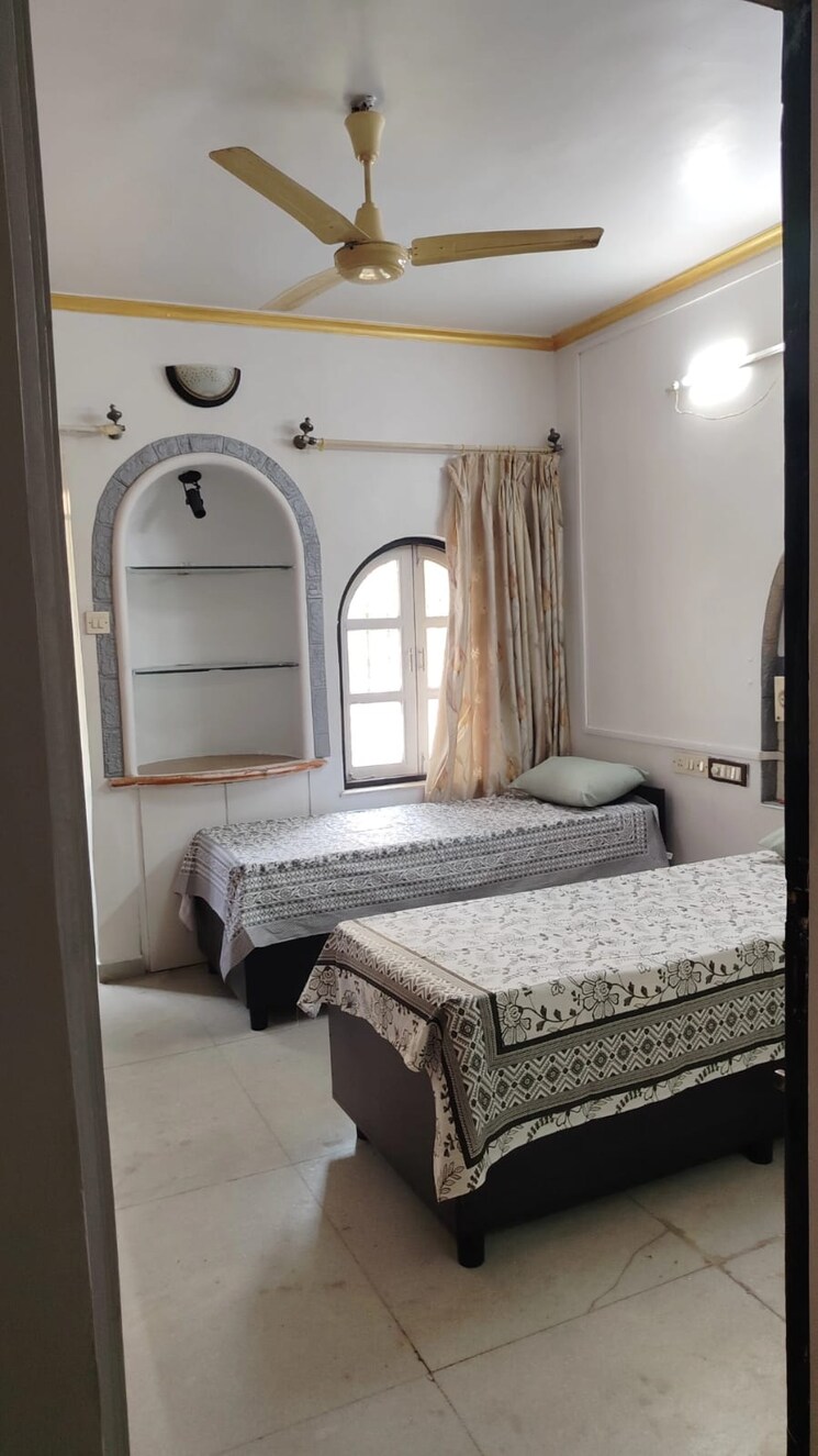 Bedroom, vashi sector 28 Pg For Boys In Vashi Sector 28 9864109