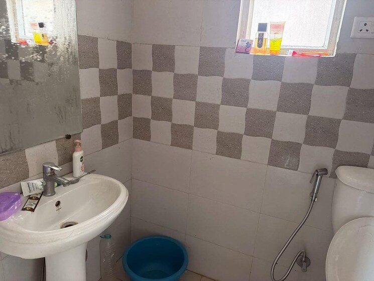 Bathroom, gaur-yamuna-city-16th-park-view 3 Bedroom 1450 Sq.Ft. Apartment In Gaur Yamuna City Greater Noida 9864119