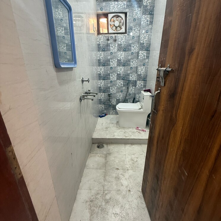 Balcony, sector 63a 2.5 Bedroom 900 Sq.Ft. Builder Floor In Sector 63a Noida 9864291