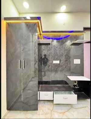 Furnished Amenities in 1.5 BHK Builder Floor at Vipin Garden – for Sale