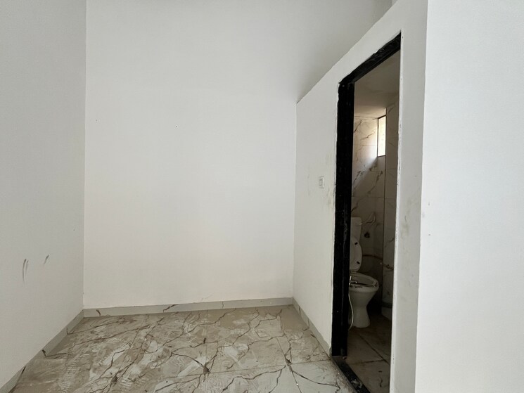 Room, shraddha-priva Commercial Shop 210 Sq.Ft. In Siddhartha Nagar Mumbai 9865837