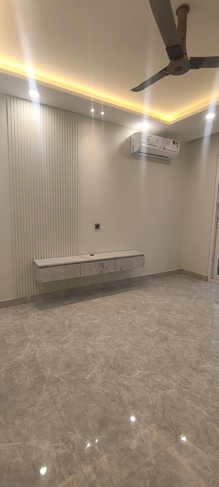 Room, emaar-marbella 3.5 Bedroom 267 Sq.Yd. Builder Floor In Sector 66 Gurgaon 9867584