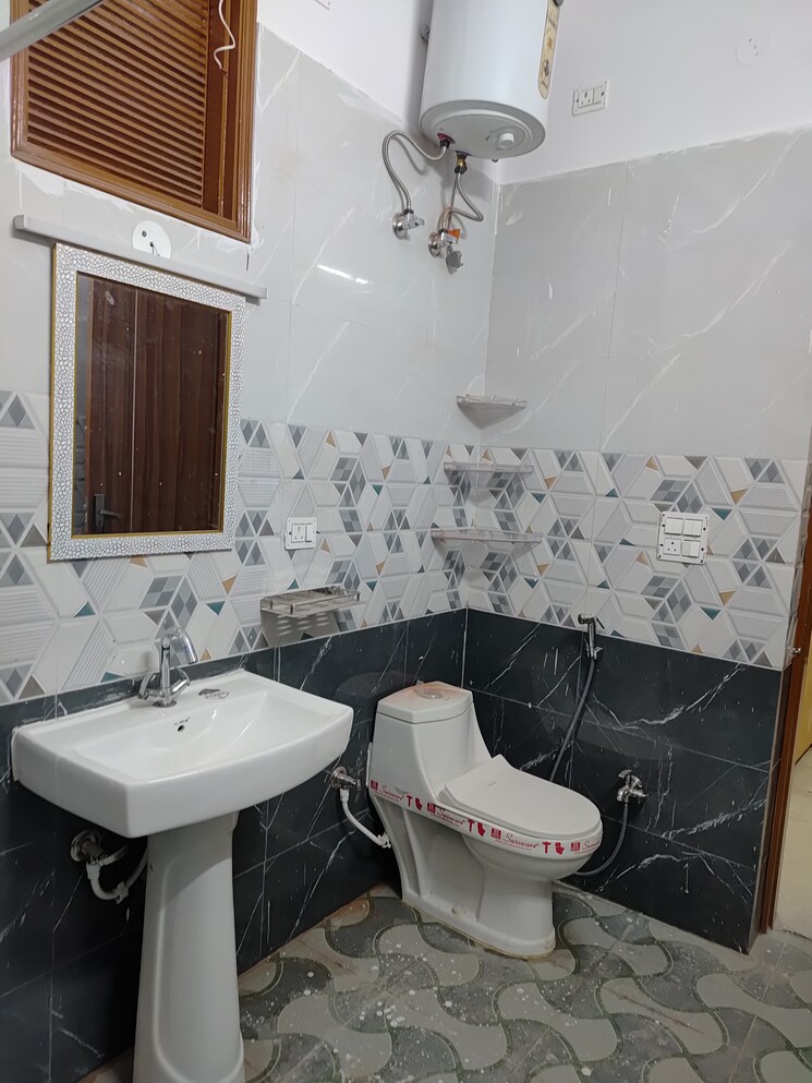 Master Bedroom, rwa-apartments-sector-50 3 Bedroom 162 Sq.Mt. Builder Floor In Sector 50 Noida 9868117