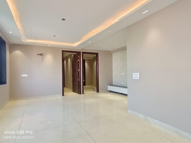 Room, sector 15 3.5 Bedroom 1458 Sq.Ft. Independent House In Sector 15 Panchkula 9868526