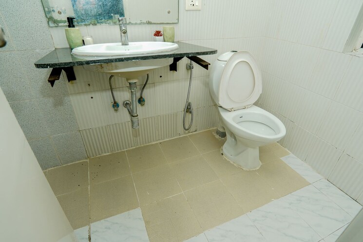 Bathroom, sare-crescent-parc 3 Bedroom 1326 Sq.Ft. Apartment In Sector 92 Gurgaon 9868461