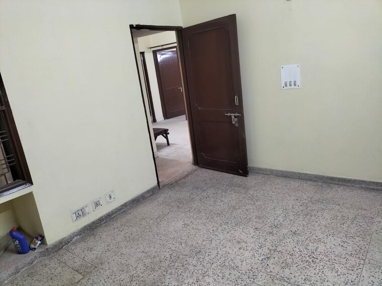 Room, dwarka 3 Bedroom 1600 Sq.Ft. Apartment In Dwarka Delhi 9869216