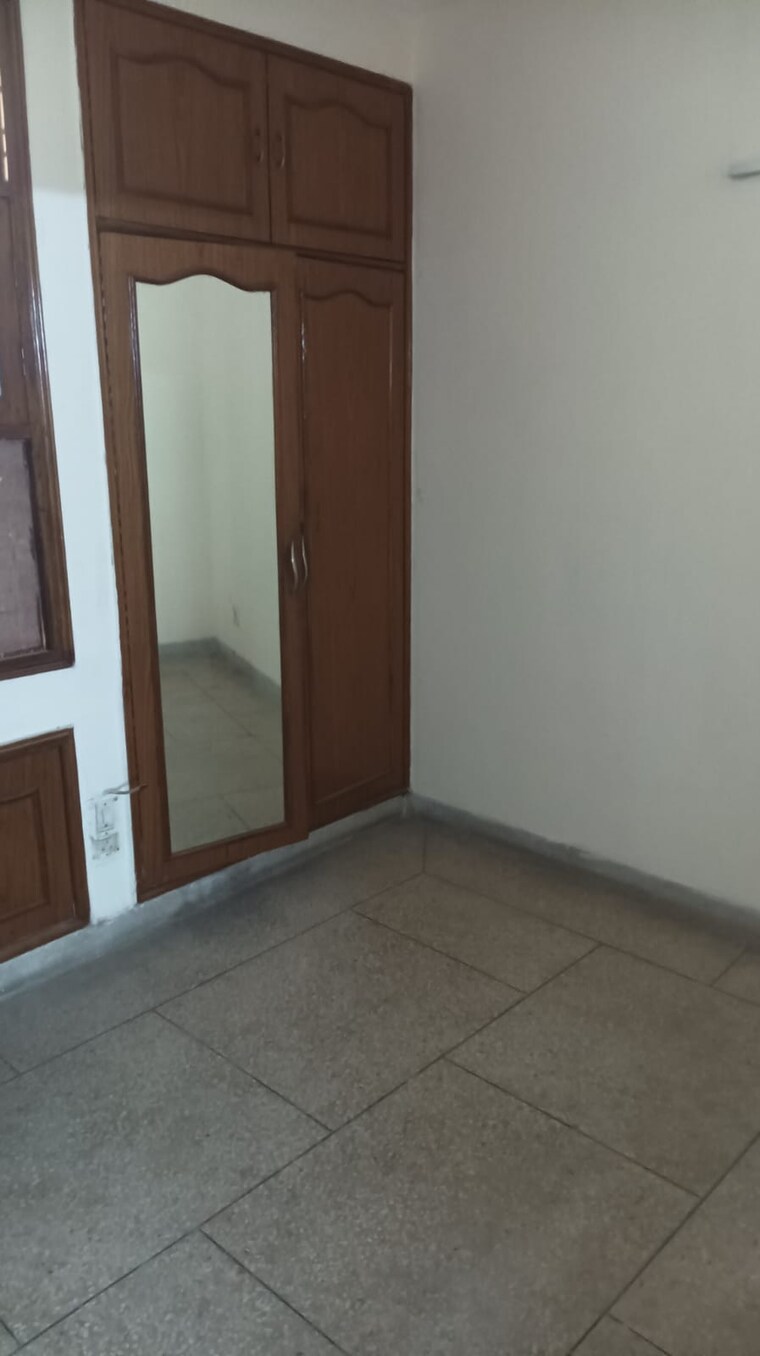Room, dwarka 3 Bedroom 1600 Sq.Ft. Apartment In Dwarka Delhi 9869216