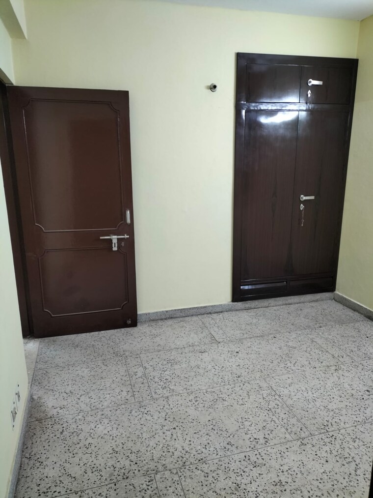 Room, dwarka 3 Bedroom 1600 Sq.Ft. Apartment In Dwarka Delhi 9869216