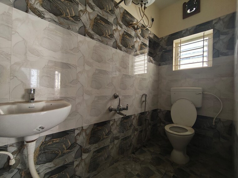 Bathroom, kodihalli 1 Bedroom 550 Sq.Ft. Builder Floor In Kodihalli Bangalore 9869202