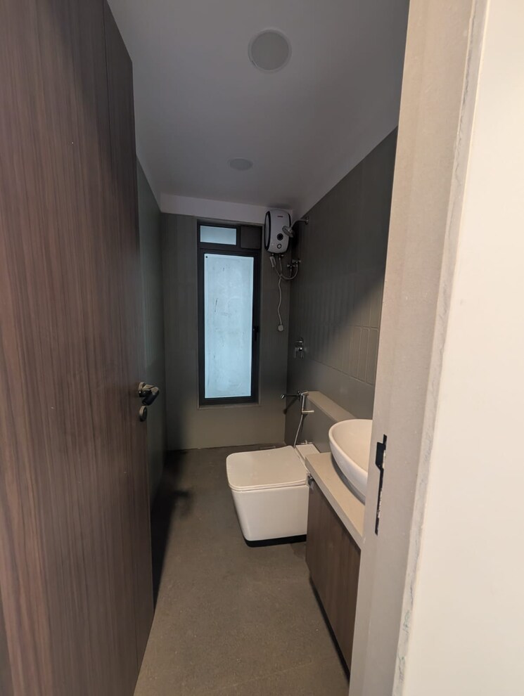 Bathroom, gurukrupa-nirmalam 2 Bedroom 633 Sq.Ft. Apartment In Bandra East Mumbai 9868734