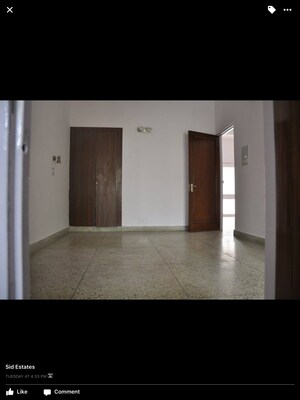 Room in 3 BHK Apartment at Nizamuddin East – for Rent