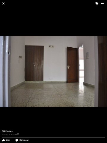 Room in 3 BHK Apartment at Nizamuddin East – for Rent