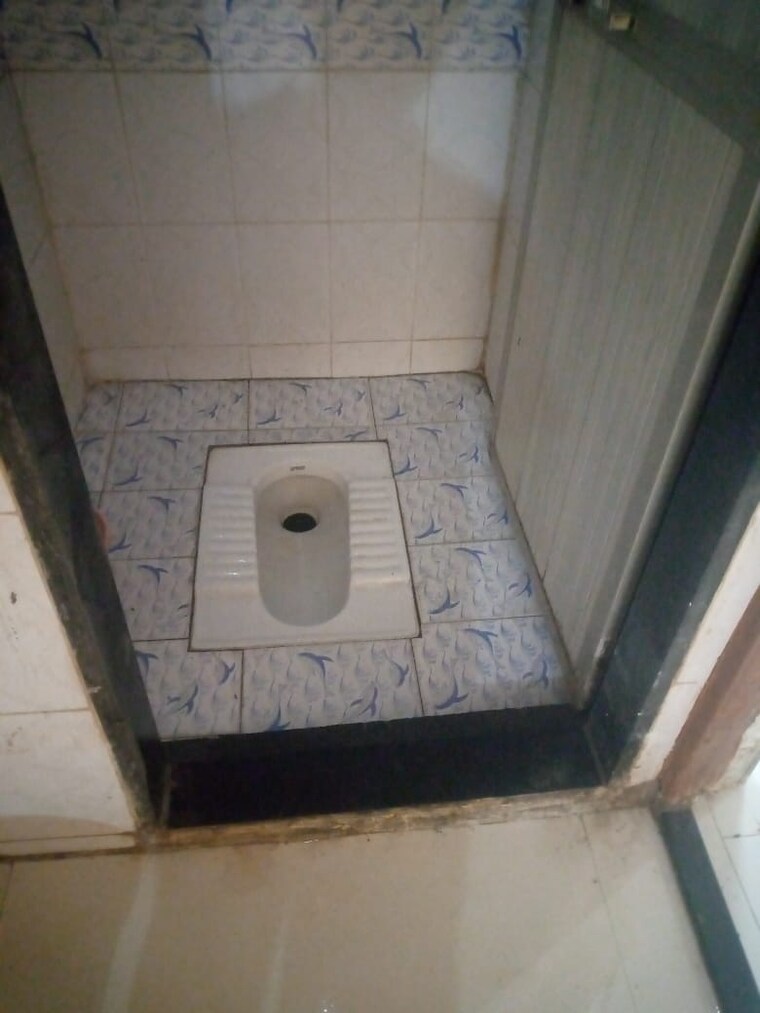 Bathroom, hubtown-greenwoods 3 Bedroom 1000 Sq.Ft. Apartment In Vartak Nagar Thane 9869427