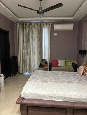Bedroom in 4 BHK Apartment at DLF Oakwood Estate, Dlf Phase ii – for Rent