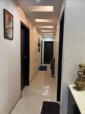 Building Lobby in 4 BHK Apartment at DLF Oakwood Estate, Dlf Phase ii – for Rent