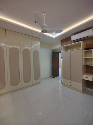 Room in 3 BHK Apartment at Prestige Beverly Hills, Kokapet – for Rent