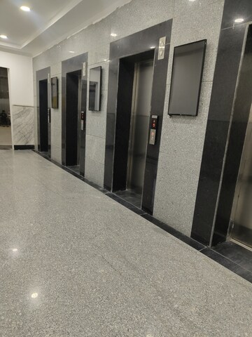 Lift in 1 BHK Apartment at DAH Greentech NX One, Tech Zone 4 Greater Noida – for Rent