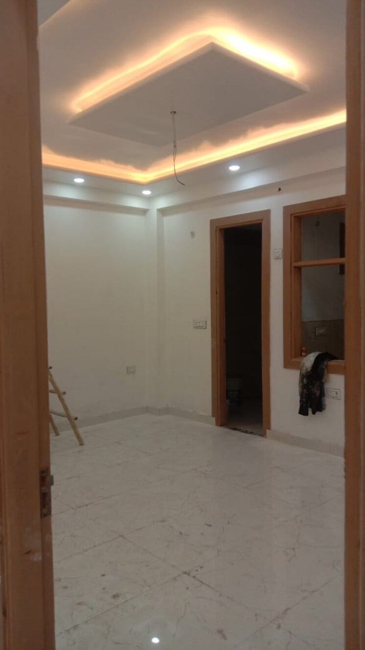 Room, avantika colony 3.5 Bedroom 240 Sq.Yd. Builder Floor In Avantika Colony Ghaziabad 9870096