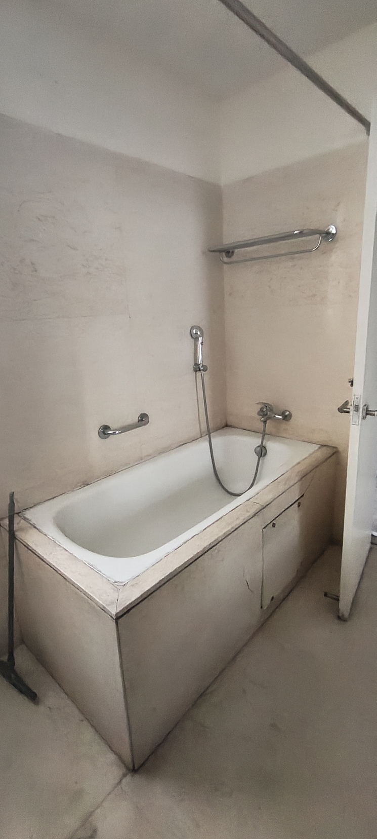 Bathroom, emaar-mgf-the-palm-drive-villas 4 Bedroom 4200 Sq.Ft. Penthouse In Sector 66 Gurgaon 9870305