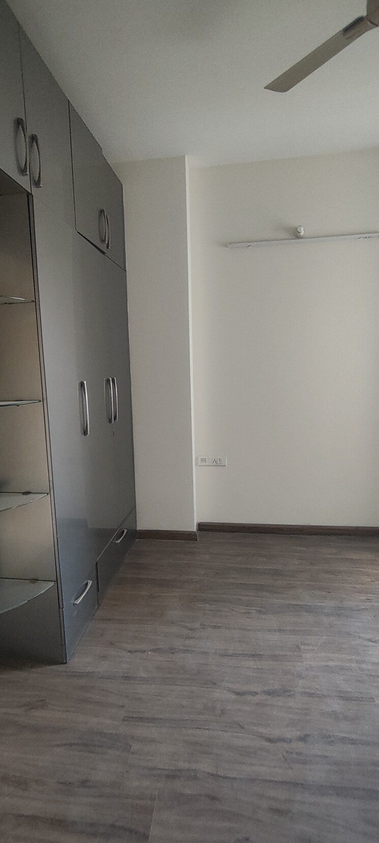 Room, emaar-the-palm-drive-the-sky-terraces 3.5 Bedroom 2200 Sq.Ft. Apartment In Sector 66 Gurgaon 9870327