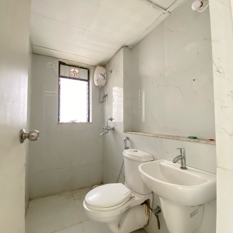 Bathroom, runwal-gardens-phase-i 1 Bedroom 470 Sq.Ft. Apartment In Bhadra Nagar Thane 9872163