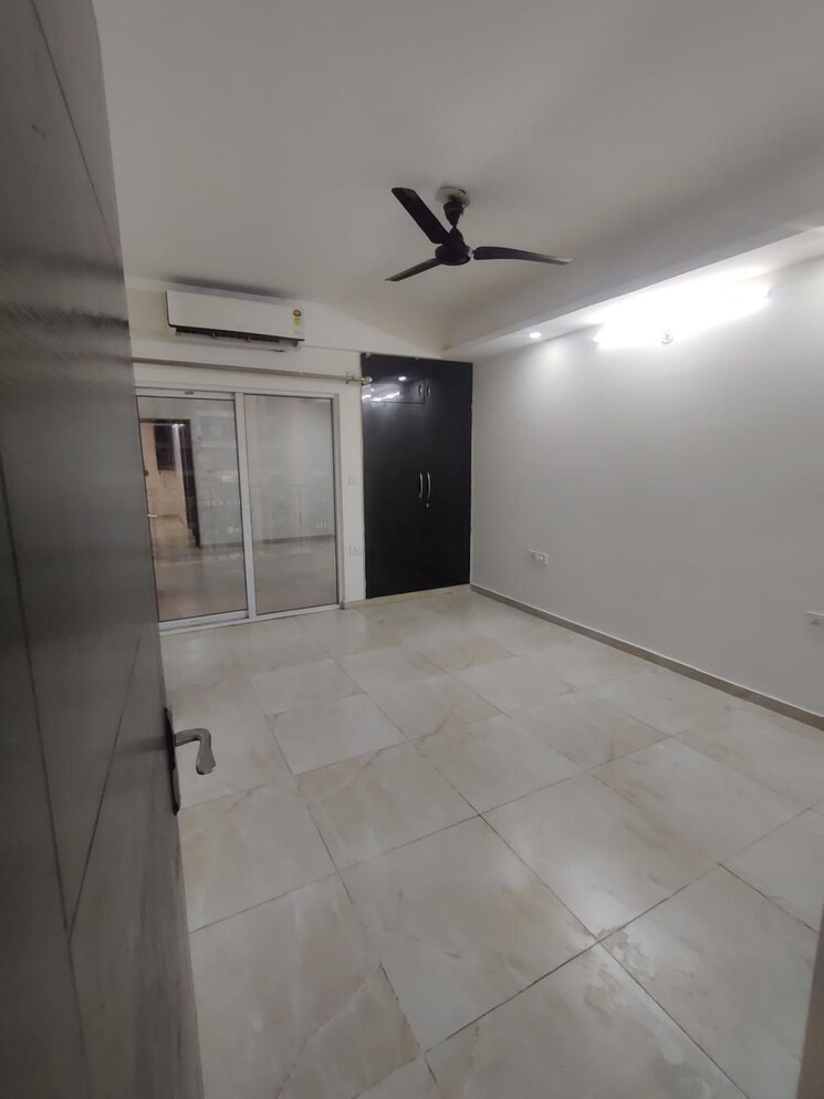Room, amrapali-crystal-homes 3 Bedroom 2140 Sq.Ft. Apartment In Sector 76 Noida 9849025