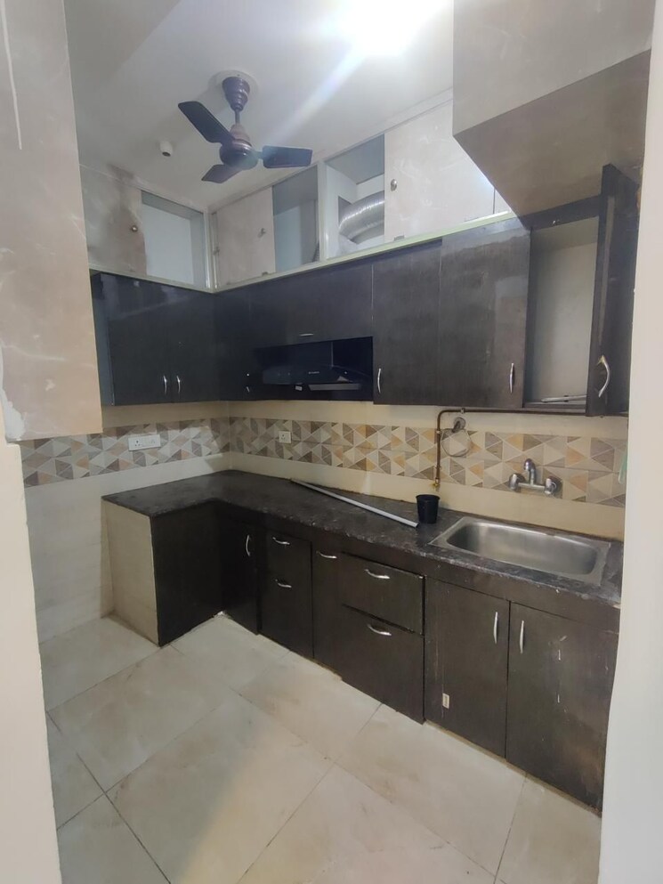 Kitchen, amrapali-crystal-homes 3 Bedroom 2140 Sq.Ft. Apartment In Sector 76 Noida 9849025