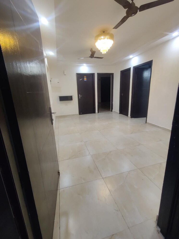 Room, amrapali-crystal-homes 3 Bedroom 2140 Sq.Ft. Apartment In Sector 76 Noida 9849025