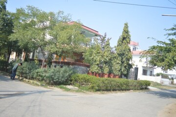 1 BHK Independent House – Garden View at Sector 4 - for Rent