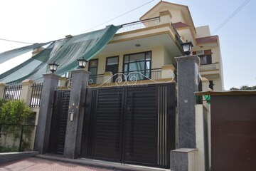 1 BHK Independent House For Rent in Sector 4