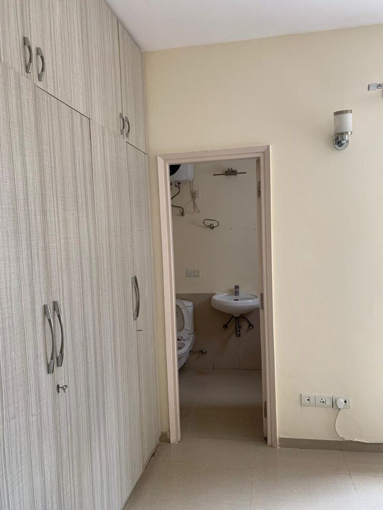 Bathroom, emaar-mgf-emerald-hills 3 Bedroom 267 Sq.Yd. Builder Floor In Sector 65 Gurgaon 9874653