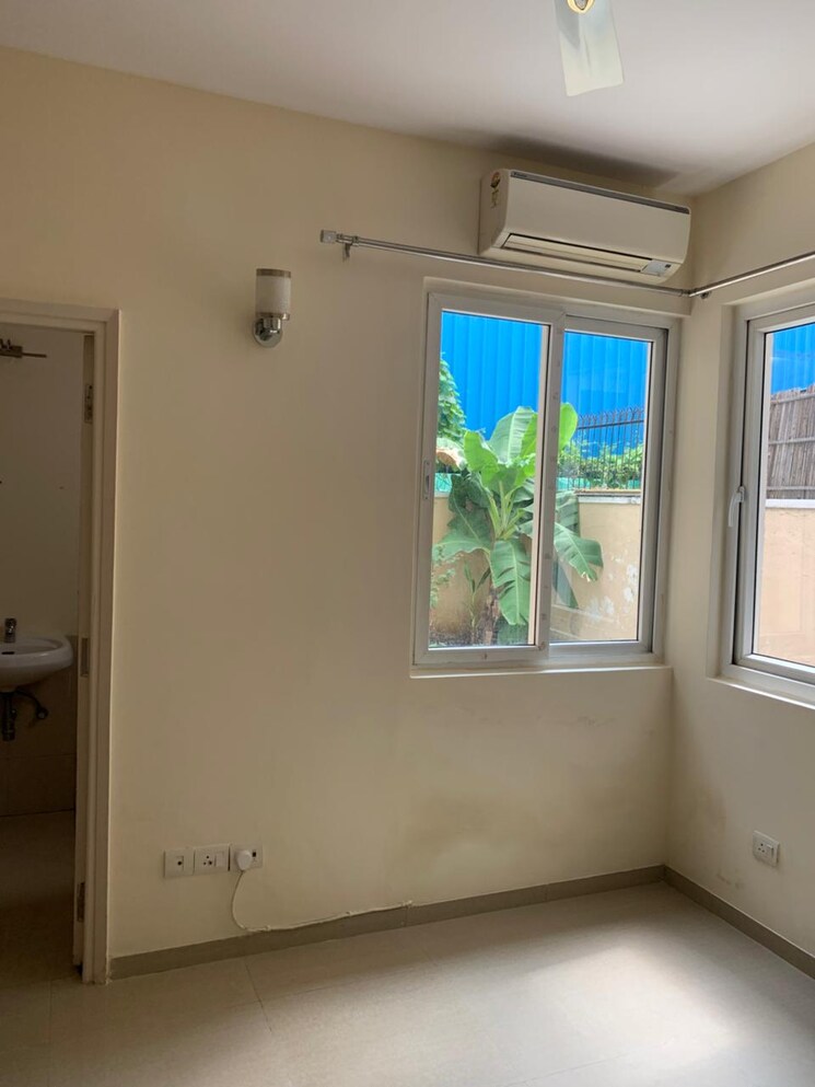 Room, emaar-mgf-emerald-hills 3 Bedroom 267 Sq.Yd. Builder Floor In Sector 65 Gurgaon 9874653