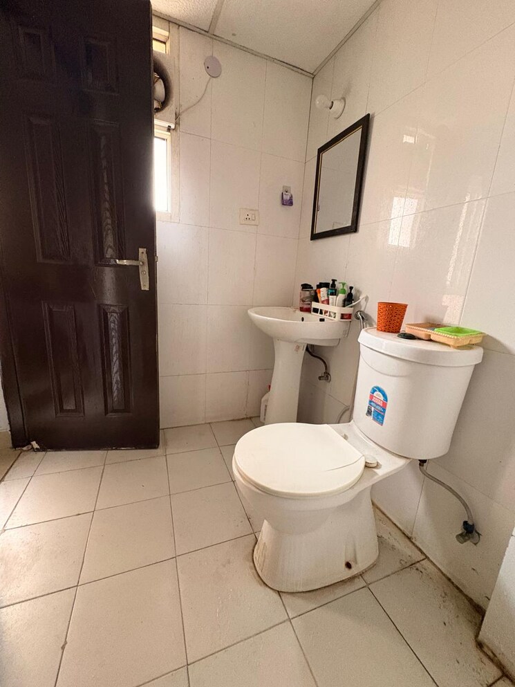Bathroom, mahagun-moderne 3 Bedroom 1550 Sq.Ft. Apartment In Sector 78 Noida 9875014