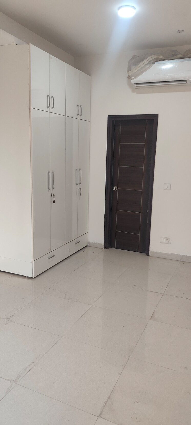 Room, mahagun-meadows 3 Bedroom 1760 Sq.Ft. Apartment In Sector 150 Noida 9877011