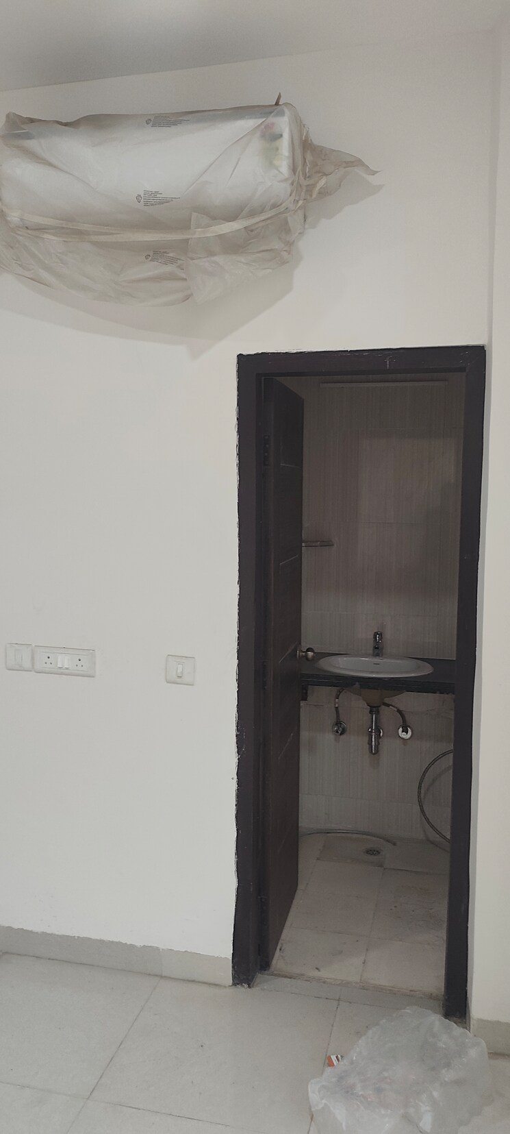 Room, mahagun-meadows 3 Bedroom 1760 Sq.Ft. Apartment In Sector 150 Noida 9877011