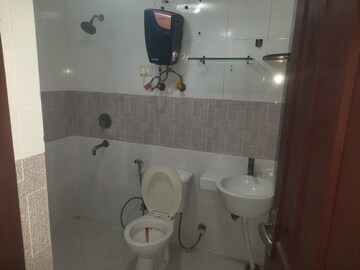 Bathroom in 2 BHK Builder Floor at Nilgiri Apartments, Sector 34 – for Rent