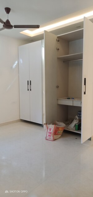 Room in 3 BHK Apartment at Vasant Kunj – for Rent