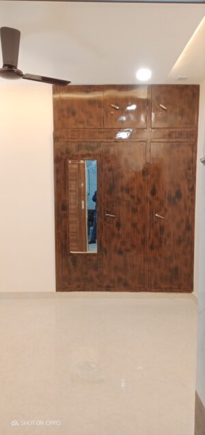 Room in 3 BHK Apartment at Vasant Kunj – for Rent