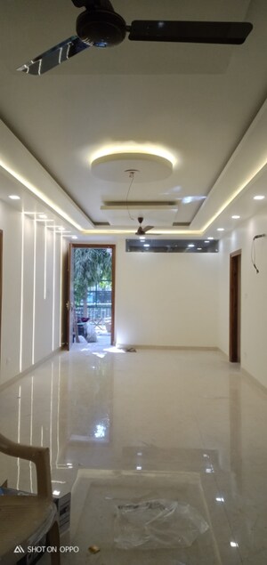 Room in 3 BHK Apartment at Vasant Kunj – for Rent