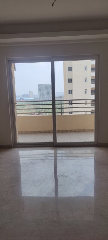 Room in 3 BHK Apartment at Wave Amore, Sector 32 – for Rent