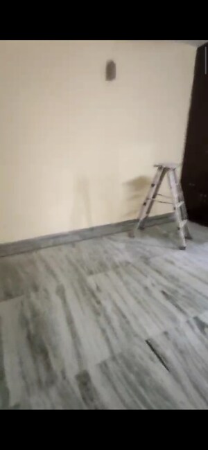 Room in 3 BHK Builder Floor at Sector 37 – for Rent