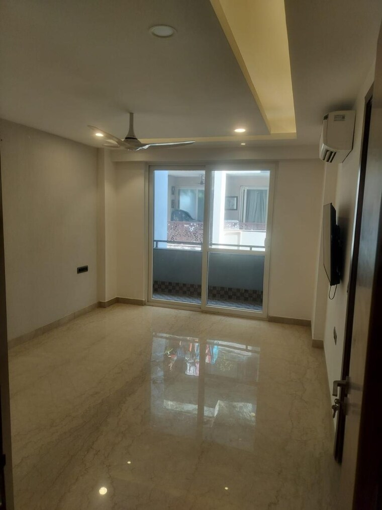 Room, vipul-square 4 Bedroom 1935 Sq.Ft. Builder Floor In Sushant Lok I Gurgaon 9879046