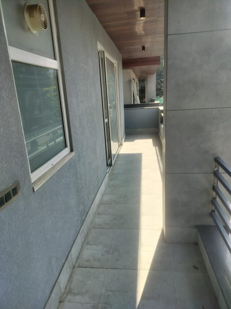 Balcony, vipul-square 4 Bedroom 1935 Sq.Ft. Builder Floor In Sushant Lok I Gurgaon 9879046