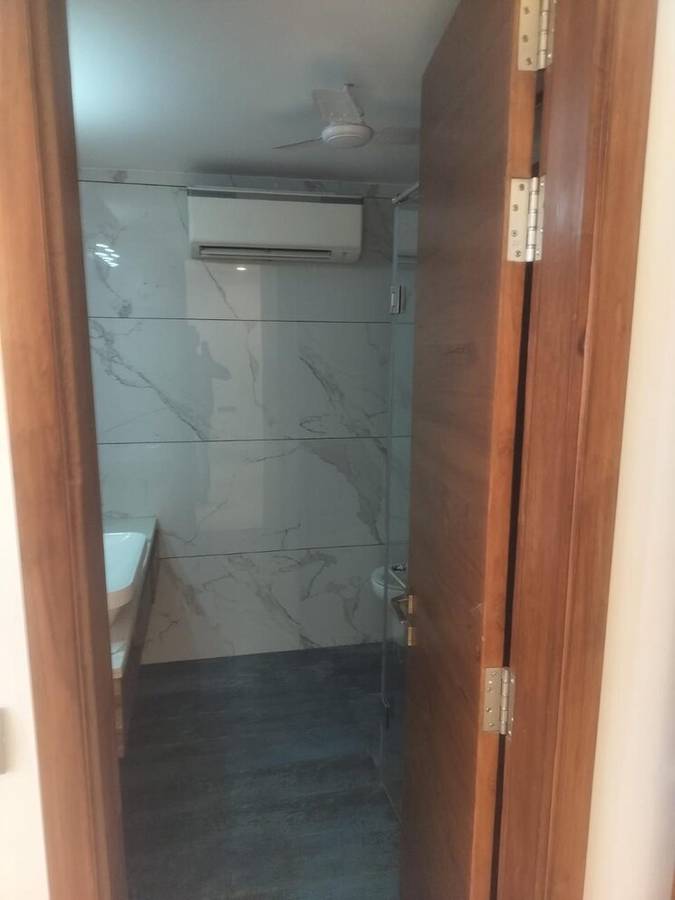 Bathroom, vipul-square 4 Bedroom 1935 Sq.Ft. Builder Floor In Sushant Lok I Gurgaon 9879046