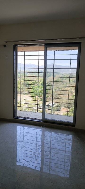 Room in 1 BHK Apartment at Mahavir Kalpavruksha, Ghodbunder Road – for Rent