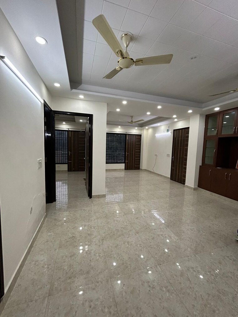 Room, sector 57 3 Bedroom 2100 Sq.Ft. Builder Floor In Sector 57 Gurgaon 9880465
