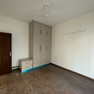 Room in 3 BHK Builder Floor at BPTP Amstoria, Sector 102 – for Rent