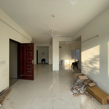 Building Lobby in 3 BHK Builder Floor at BPTP Amstoria, Sector 102 – for Rent