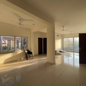 Building Lobby in 3 BHK Builder Floor at BPTP Amstoria, Sector 102 – for Rent